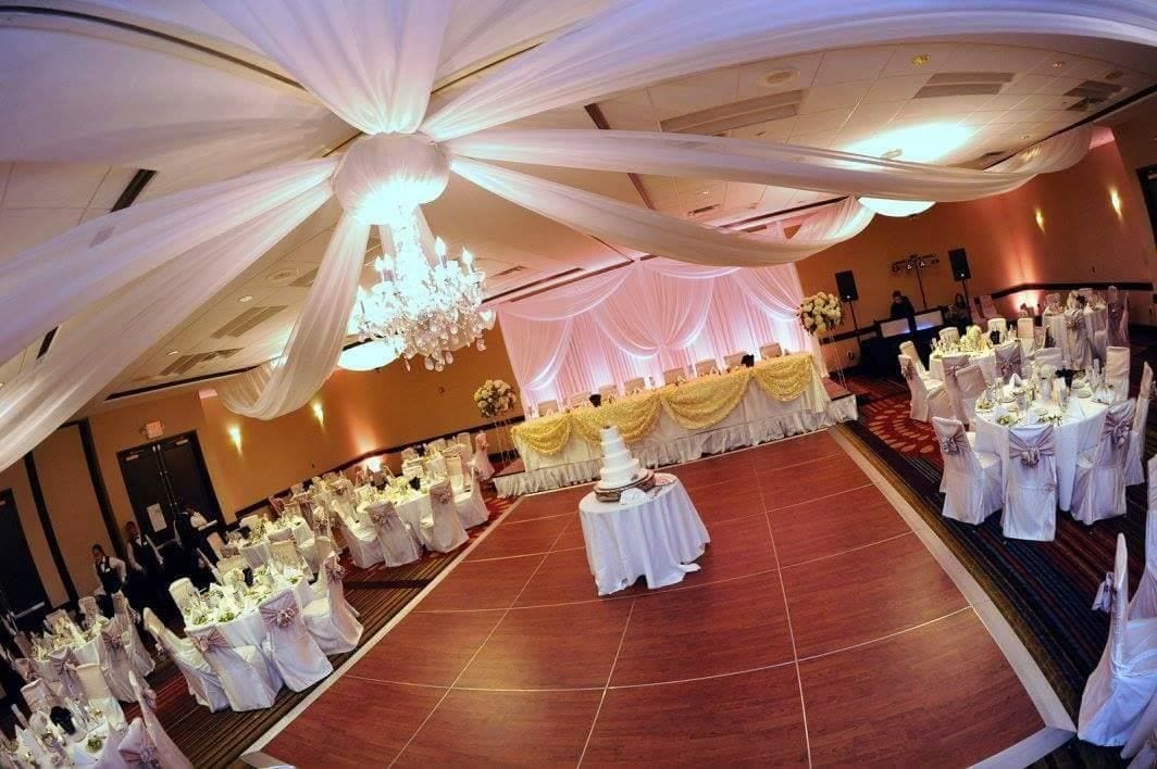 Holiday Inn Hotel & Suites Chicago Northwest - Elgin wedding venue in Elgin