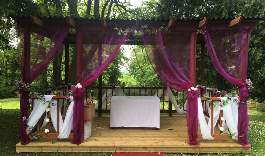 Royal George Hotel wedding venue in Cheltenham