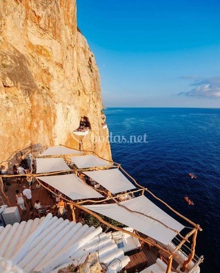 Cova d'en Xoroi wedding venue in Cala'n Porter