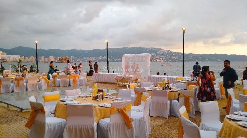 Hotel Krystal Beach Acapulco wedding venue in Acapulco