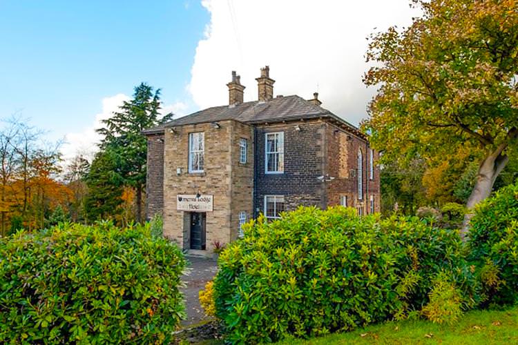 Gomersal Lodge Hotel wedding venue in Cleckheaton