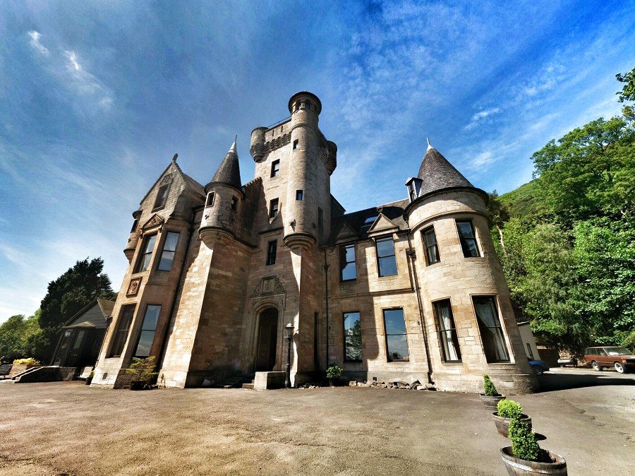 Broomhall Castle wedding venue in Menstrie